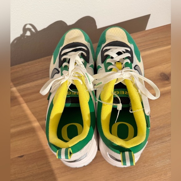 Nike White and Green Sneakers - Picture 7 of 10